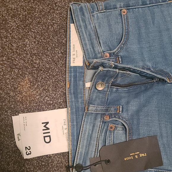 Rag and Bone mid-rise ankle skinny jeans. - Picture 3 of 4